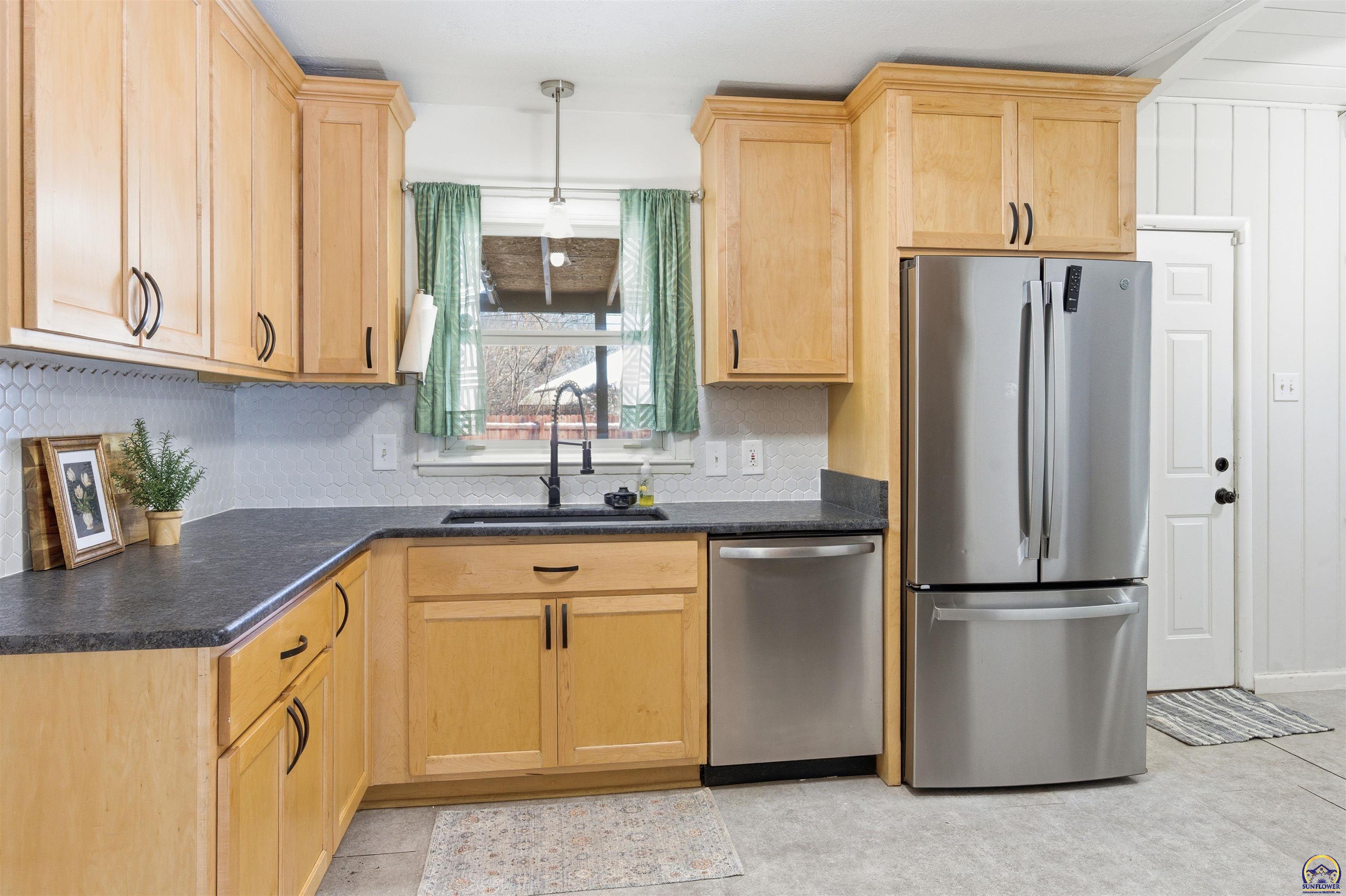 1830 Southwest Medford Avenue Topeka, KS 66604 - Photo 6 of 18