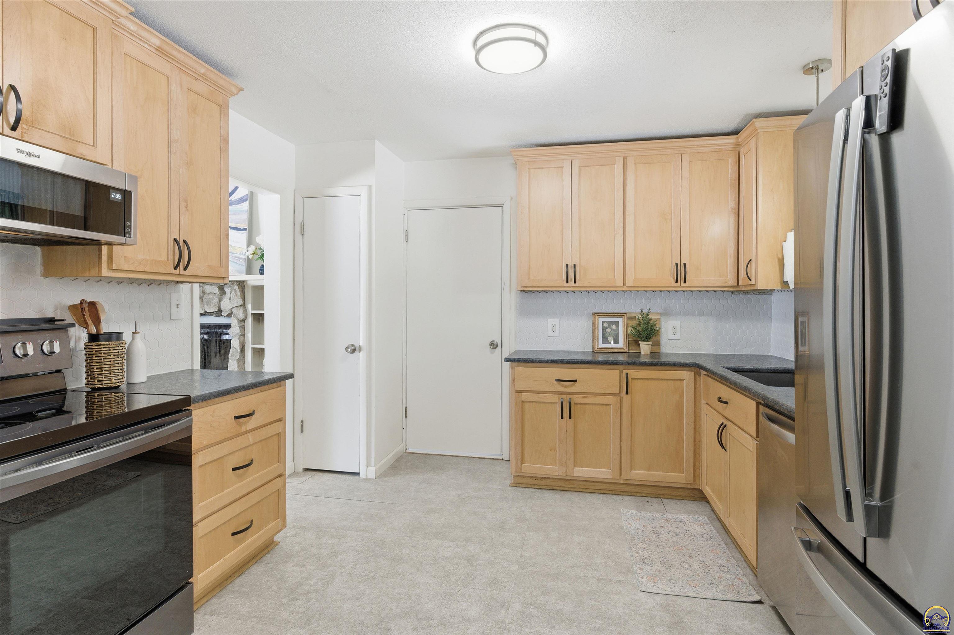 1830 Southwest Medford Avenue Topeka, KS 66604 - Photo 7 of 18