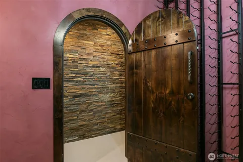 $3,645,000 | 10910 Northeast 18th Place, Bellevue, WA 98004