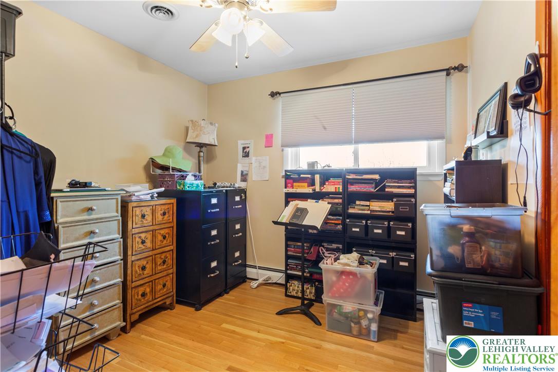 910 Gall Road Easton, PA 18040 - Photo 10 of 30 a room with furniture and musical instruments