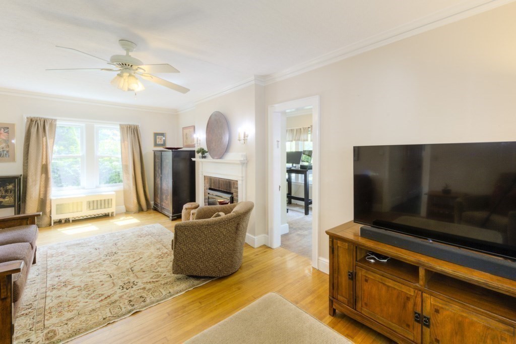 55 Coolidge Road Worcester, MA 01602 - Photo 3 of 38 Gallery Image 3