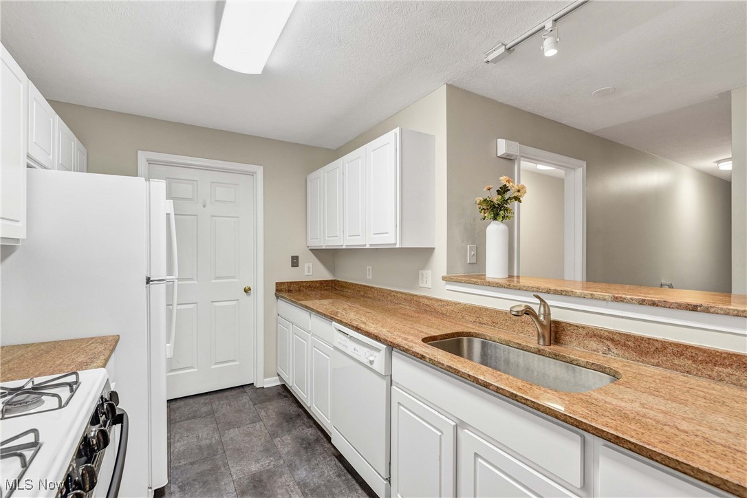 28360 Center Ridge Road, Unit 226 Westlake, OH 44145 - Photo 18 of 37