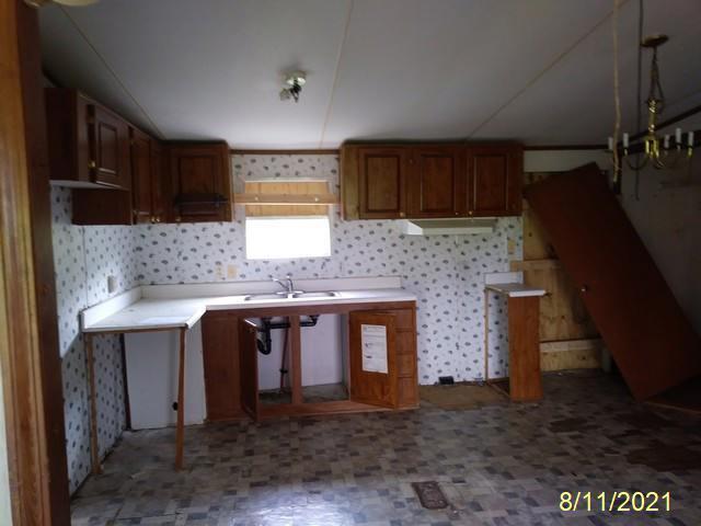 130 Carter Road Sweetwater, TN 37874 - Photo 5 of 9 130listingkitchen