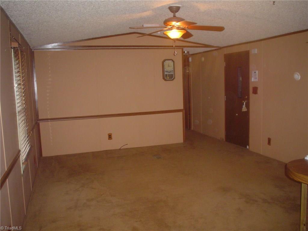 7107 Downsfield Road Randleman, NC 27317 - Photo 4 of 11 Spacious 13 x 15 Living room.