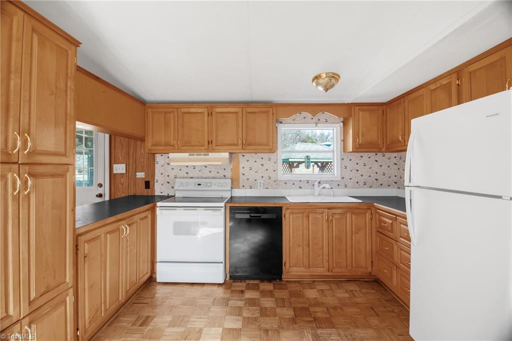 3859 Volunteer Road Pinnacle, NC 27043 - Photo 13 of 29