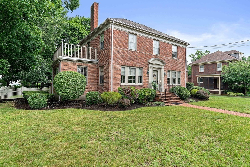 145 Hawthorn Road Braintree, MA 02184 - Photo 2 of 40 Gallery Image 2