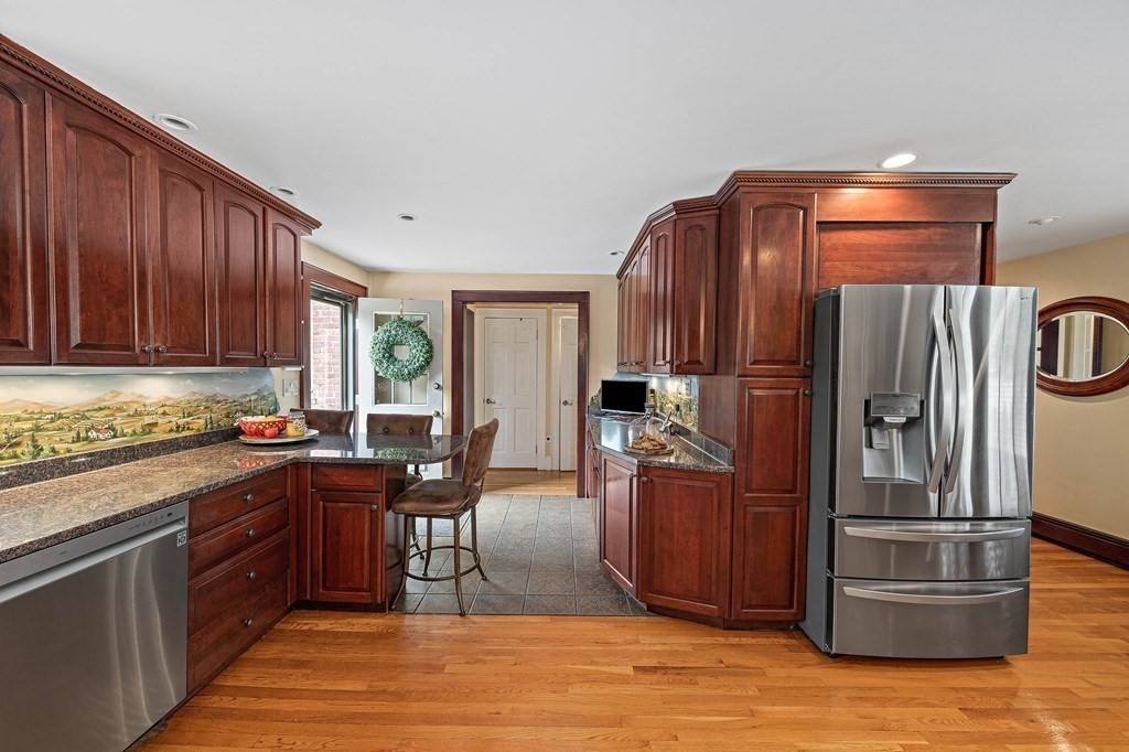 145 Hawthorn Road Braintree, MA 02184 - Photo 8 of 40 Gallery Image 8