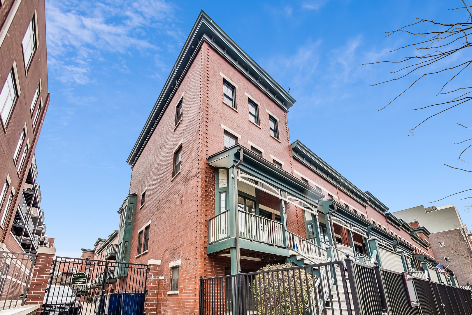 1036 West Monroe Street Chicago, IL 60607 - Photo 2 of 24 a view of a building