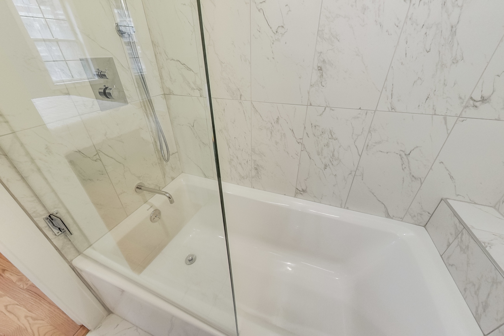 1036 West Monroe Street Chicago, IL 60607 - Photo 14 of 24 a bathroom with a bathtub