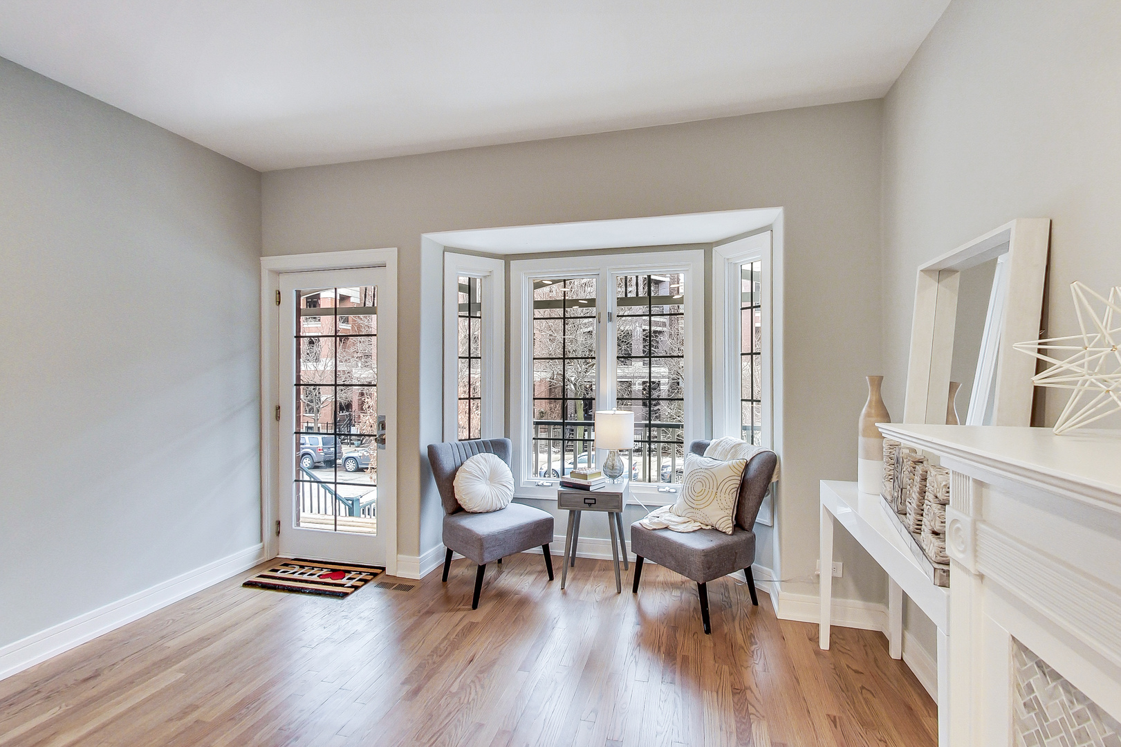1036 West Monroe Street Chicago, IL 60607 - Photo 5 of 24 a living room with furniture and a wooden floor