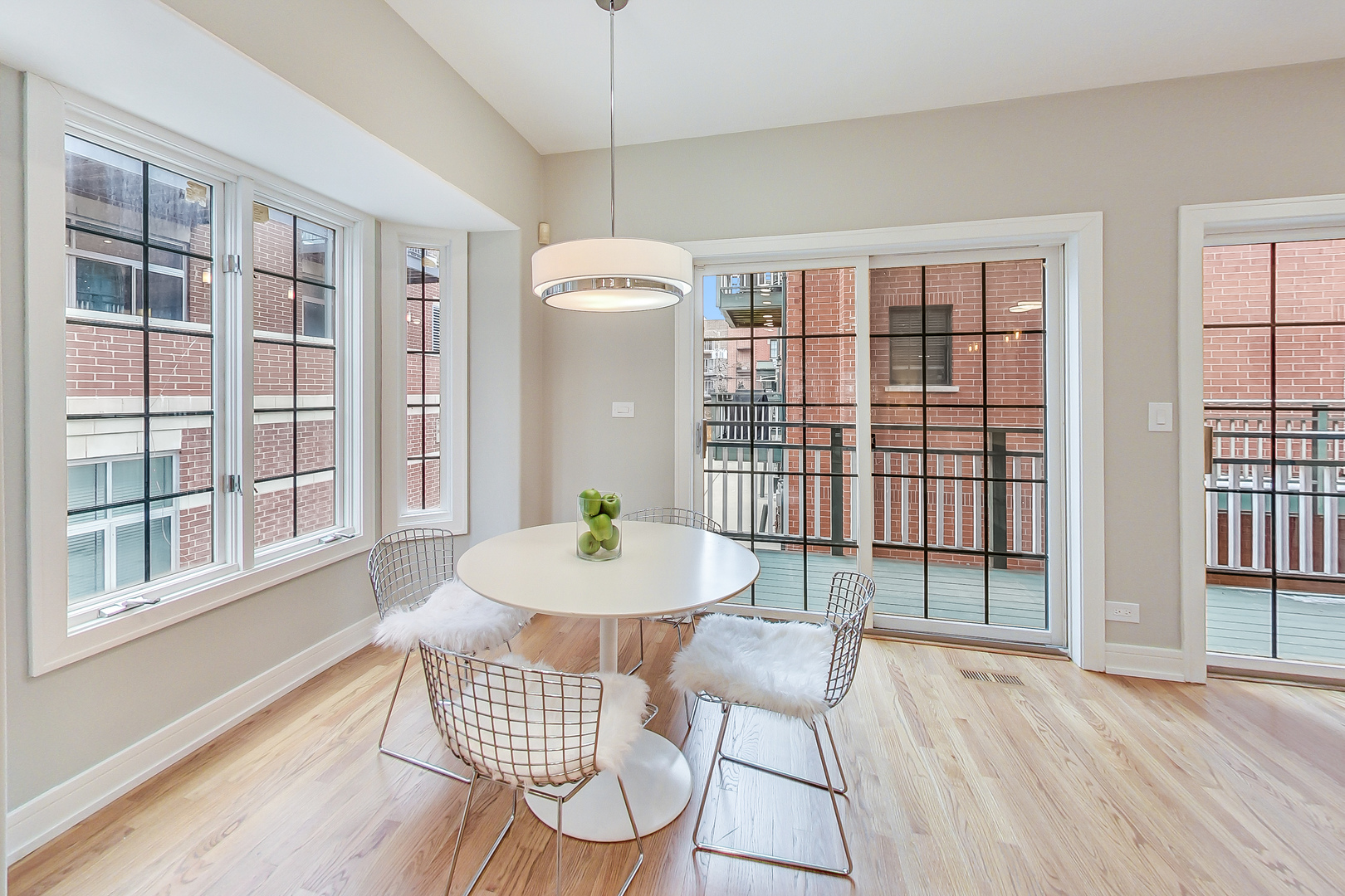 1036 West Monroe Street Chicago, IL 60607 - Photo 9 of 24 a view of a livingroom with furniture