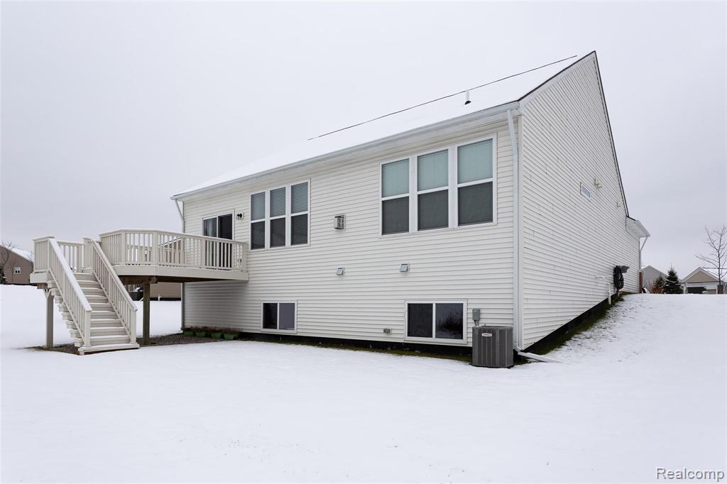 289 Bryce Howell, MI 48843 - Photo 5 of 48 Gallery Image 5