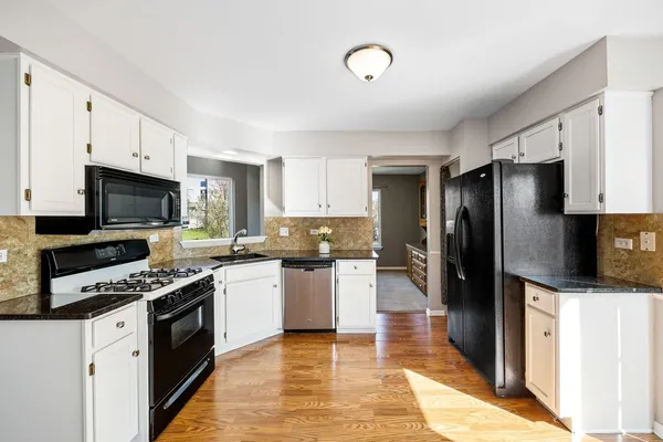 $399,900 | 5 Longview Court, South Elgin, IL 60177