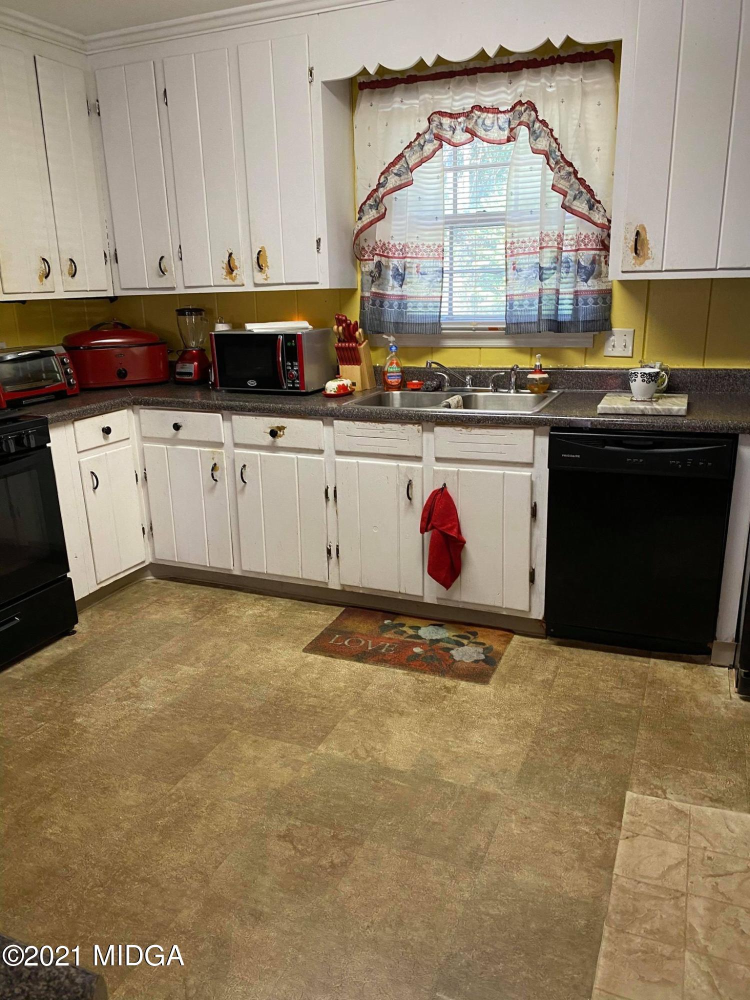 1046 Newport Road Macon, GA 31210 - Photo 4 of 25 146093778_1438079083204349_8097097352025