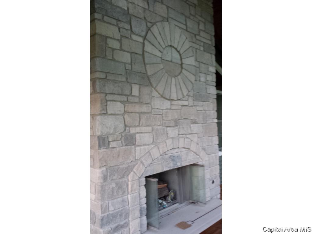 6811 Rentshler Road Rochester, IL 62563 - Photo 17 of 18 Gallery Image 17