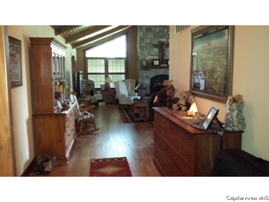 6811 Rentshler Road Rochester, IL 62563 - Photo 4 of 18 Gallery Image 4