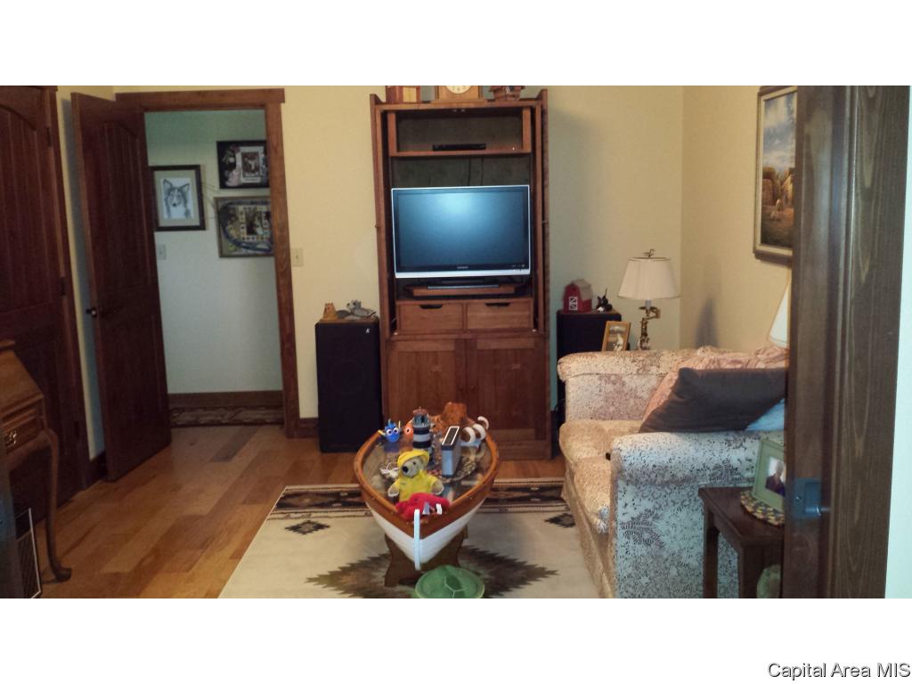 6811 Rentshler Road Rochester, IL 62563 - Photo 7 of 18 Gallery Image 7