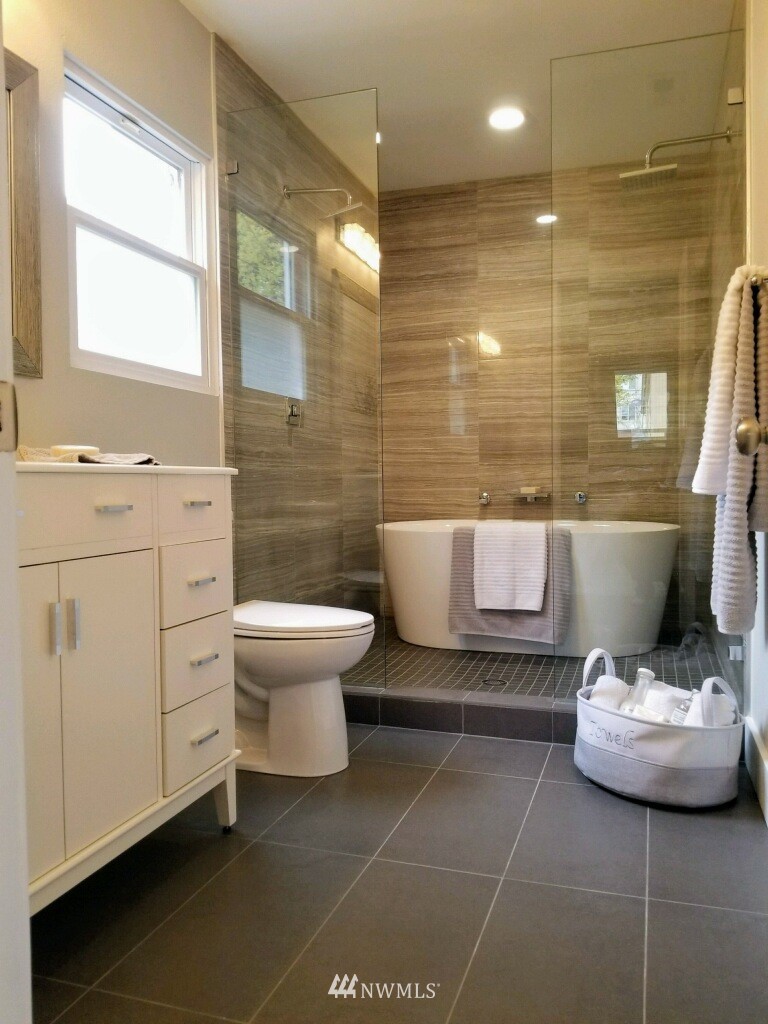 516 North 84th Street Seattle, WA 98103 - Photo 12 of 25