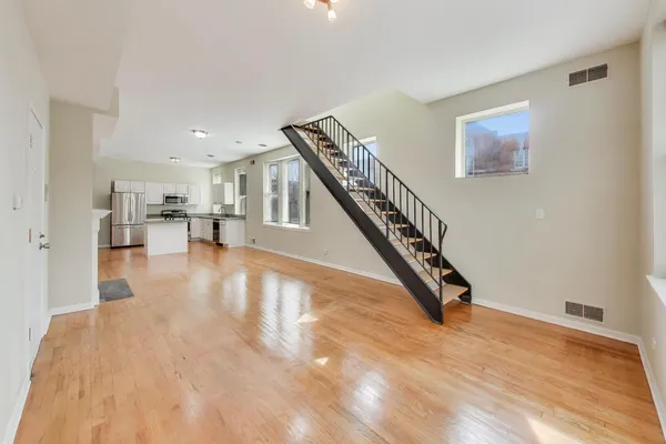 $2,750 | 1481 West Irving Park Road, Unit 2B, Chicago, IL 60613
