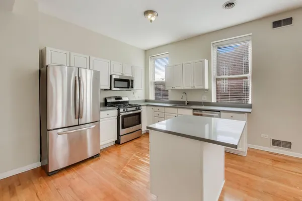 $2,750 | 1481 West Irving Park Road, Unit 2B, Chicago, IL 60613