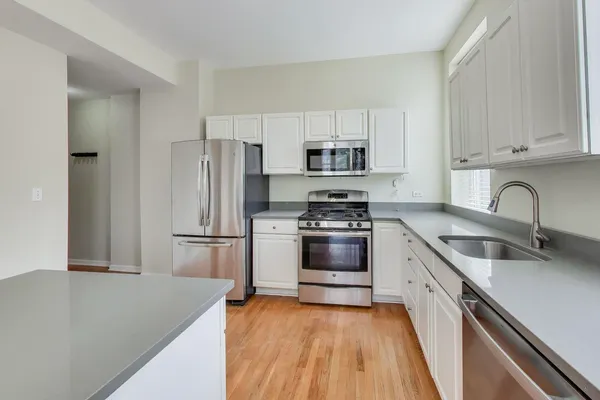 $2,750 | 1481 West Irving Park Road, Unit 2B, Chicago, IL 60613