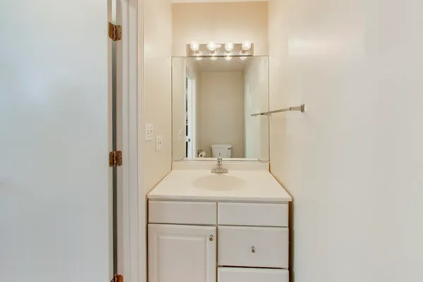$2,750 | 1481 West Irving Park Road, Unit 2B, Chicago, IL 60613