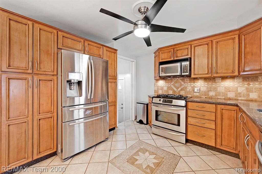 6409 Chase Road Dearborn, MI 48126 - Photo 10 of 25