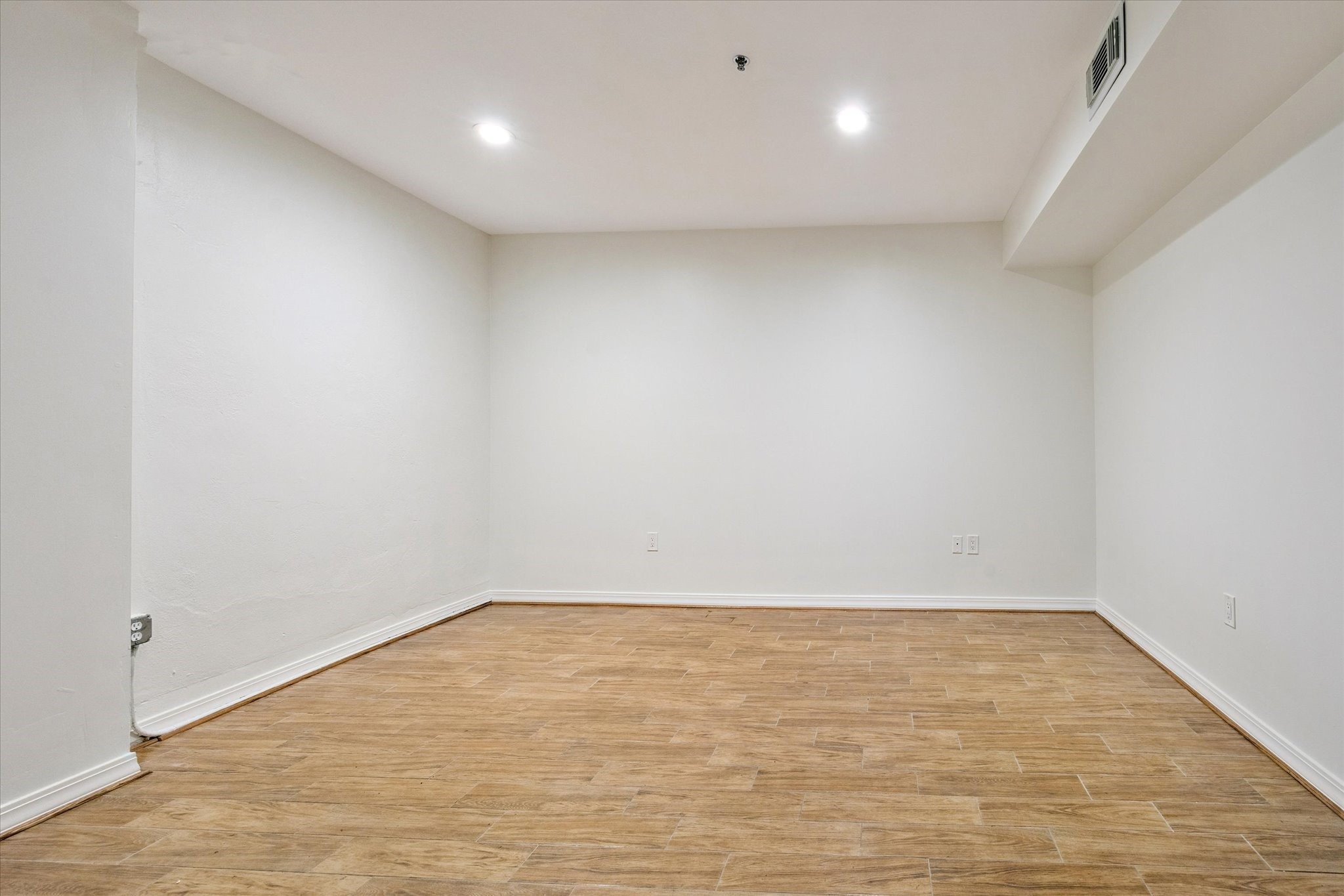 917 Main Street, Unit 1005 Houston, TX 77002 - Photo 4 of 14 a view of an empty room