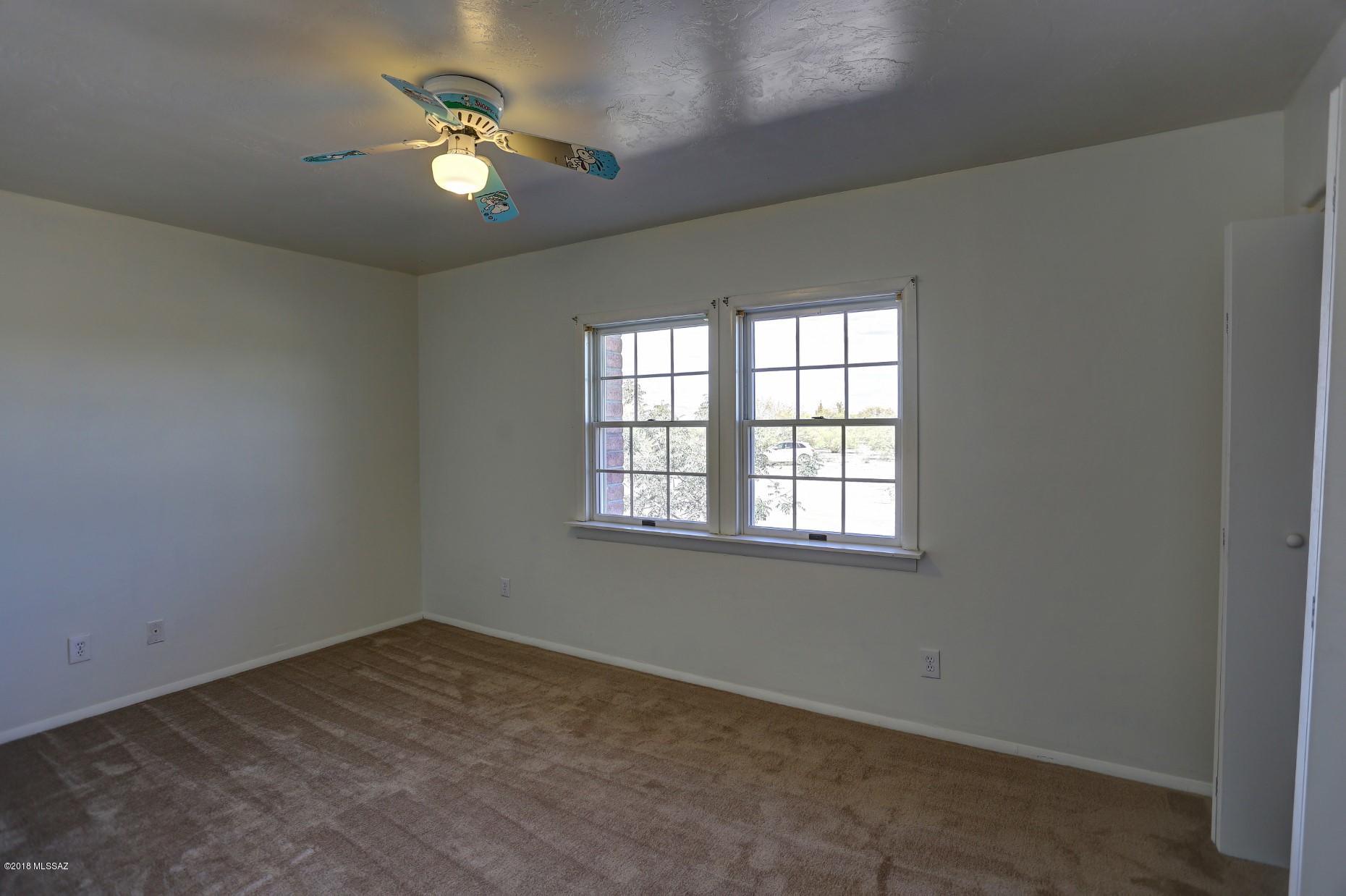5851 South Avra Road Tucson, AZ 85735 - Photo 30 of 46 an empty room with a window