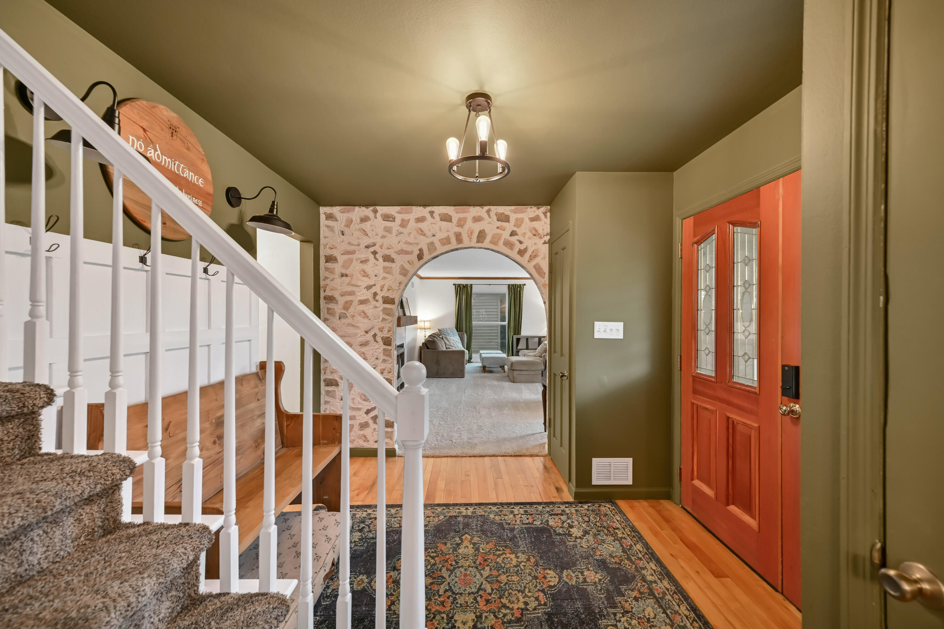 2500 West Hemlock Road Glendale, WI 53209 - Photo 9 of 46 Foyer