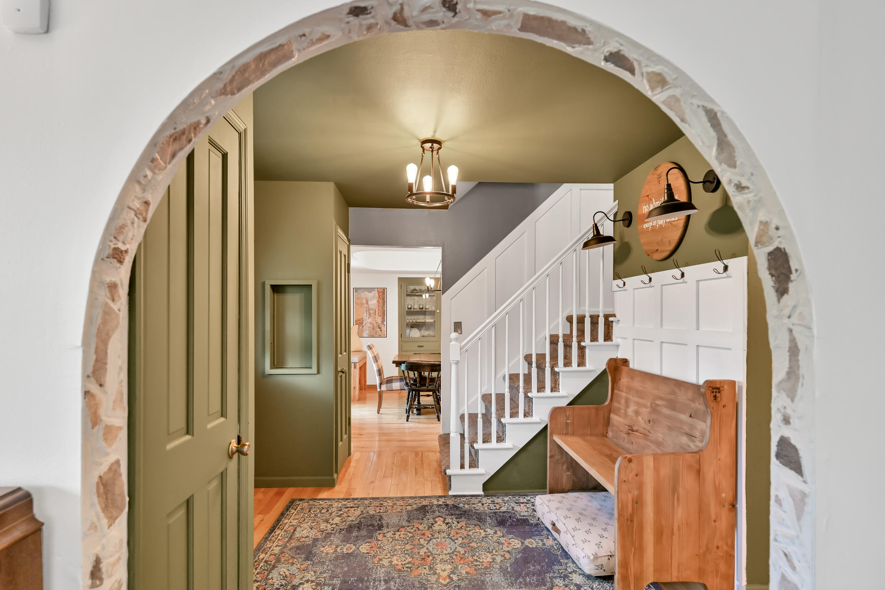 2500 West Hemlock Road Glendale, WI 53209 - Photo 14 of 46 Entrance to Foyer