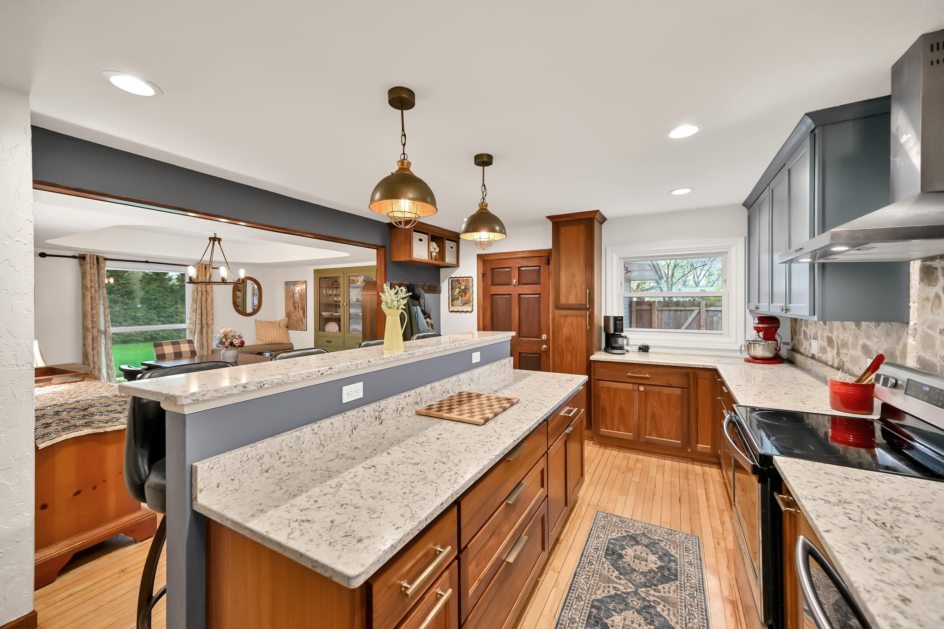 2500 West Hemlock Road Glendale, WI 53209 - Photo 5 of 46 Lots of cabinetry
