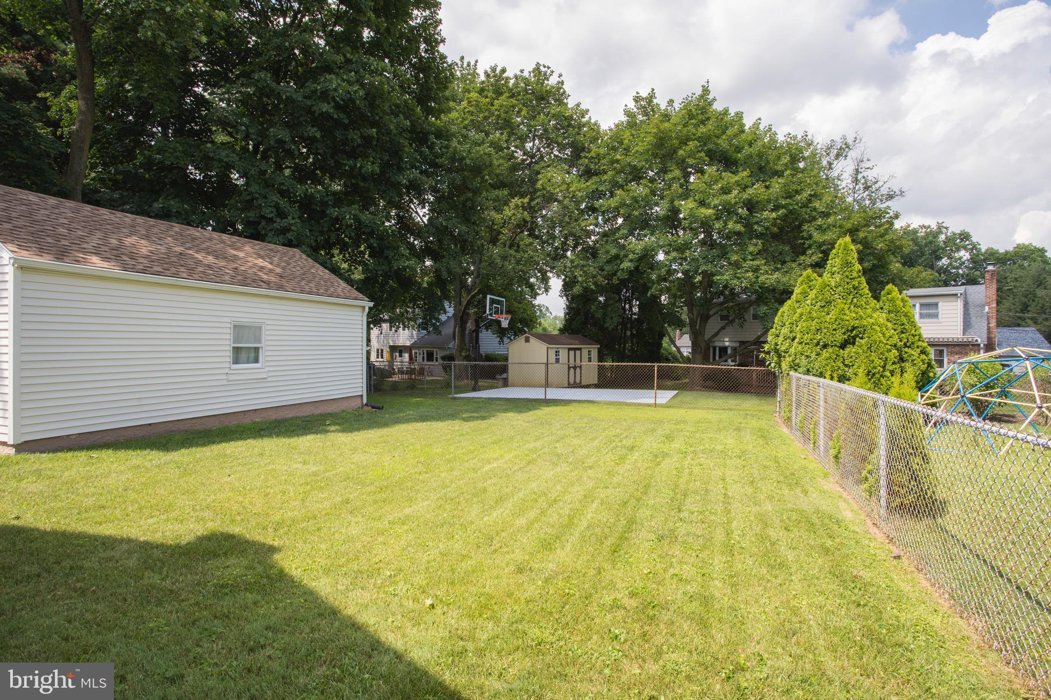 105 Willow Road Wallingford, PA 19086 - Photo 22 of 26 backyard