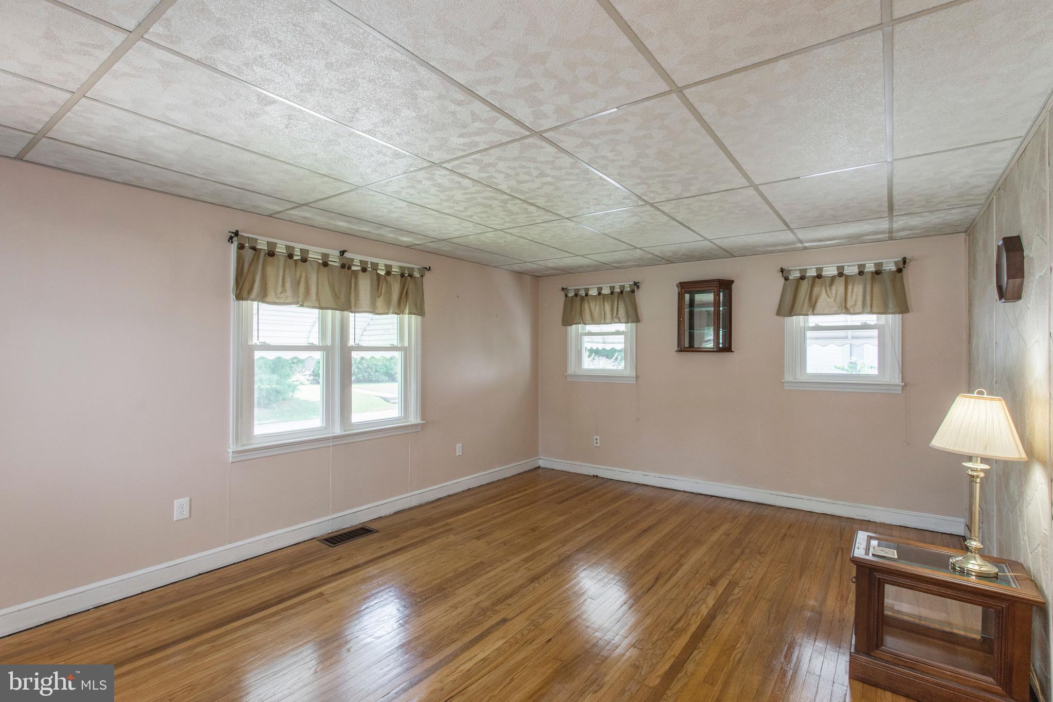 105 Willow Road Wallingford, PA 19086 - Photo 4 of 26 living room