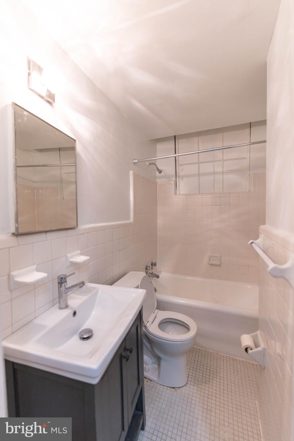 2032 Belmont Road Northwest, Unit 221 Washington, DC 20009 - Photo 15 of 29 Gallery Image 15