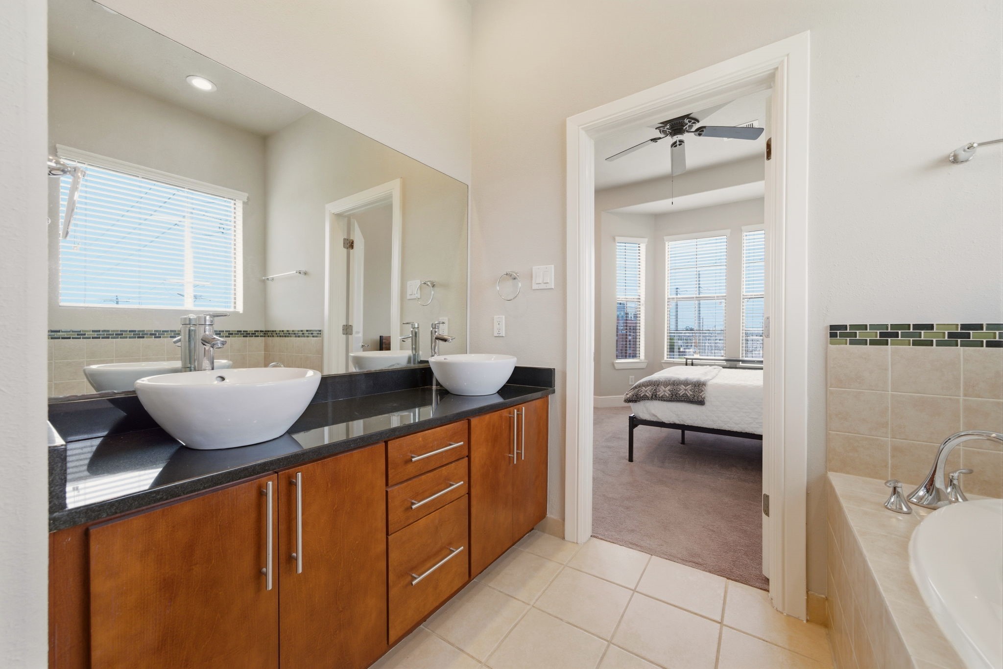 2110 Shearn Street, Unit 16 Houston, TX 77007 - Photo 17 of 37 Primary en-suite bathroom - Double sinks. Granite counters. Separate tub and shower. LARGE window - natural light!