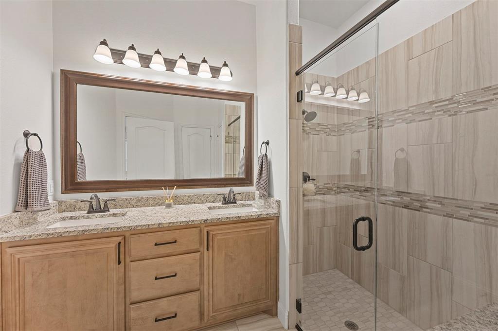 5018 Ridgeview Lane Midlothian, TX 76065 - Photo 15 of 28 Primary Bathroom Down