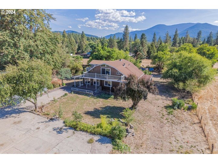 115 East Fork Road Williams, OR 97544 - Photo 3 of 10