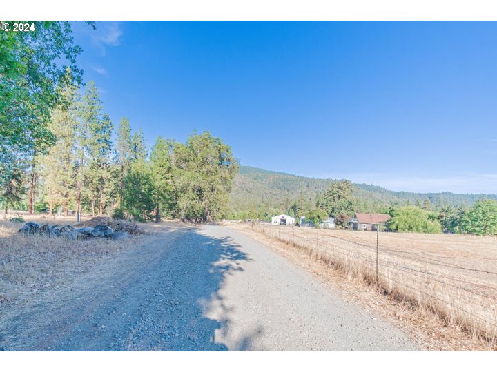 115 East Fork Road Williams, OR 97544 - Photo 4 of 10