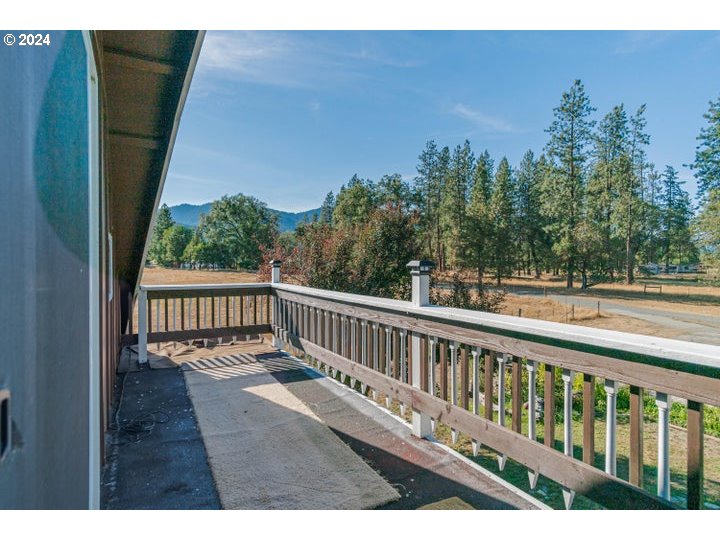 115 East Fork Road Williams, OR 97544 - Photo 6 of 10