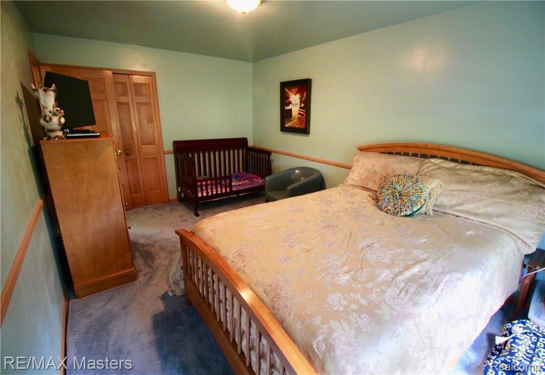 26454 Rinne Road New Boston, MI 48164 - Photo 22 of 41 3rd bedroom has room for everyone!! Oversize bed, crib, dresser, TV - everything for today's life style