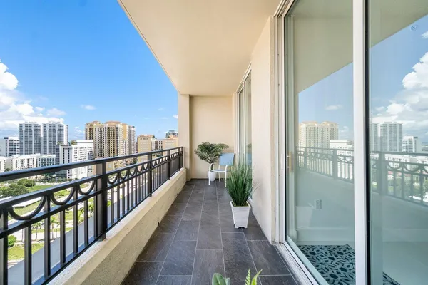 $5,000 | 550 Okeechobee Boulevard, Unit 1809, West Palm Beach, FL 33401