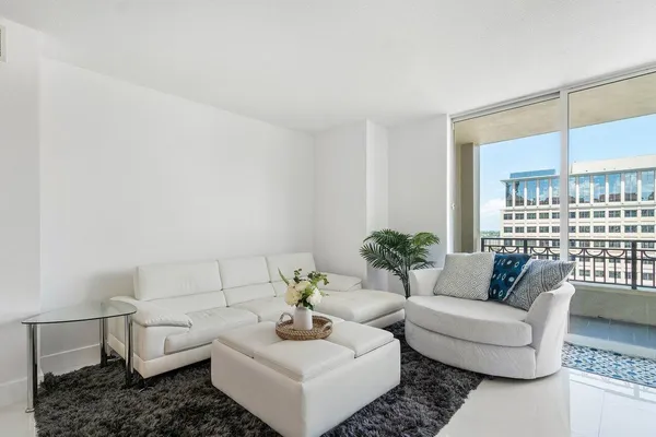 $5,000 | 550 Okeechobee Boulevard, Unit 1809, West Palm Beach, FL 33401