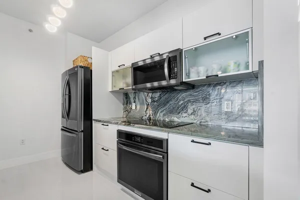$5,000 | 550 Okeechobee Boulevard, Unit 1809, West Palm Beach, FL 33401