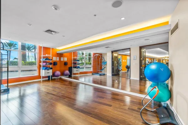 $5,000 | 550 Okeechobee Boulevard, Unit 1809, West Palm Beach, FL 33401