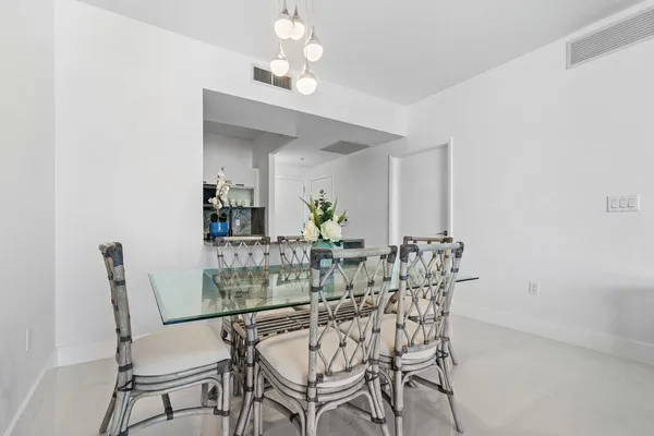 $5,000 | 550 Okeechobee Boulevard, Unit 1809, West Palm Beach, FL 33401