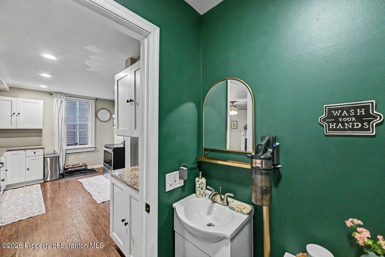 933 Fisk Street Scranton, PA 18509 - Photo 29 of 63 Full Bathroom