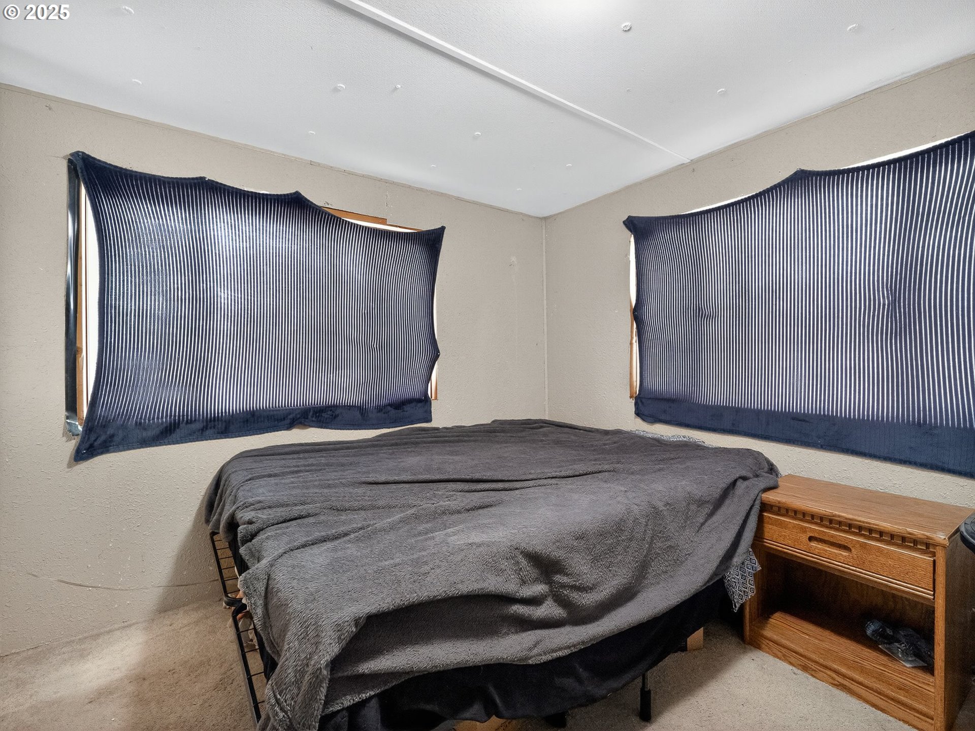 1500 South Columbus Avenue, Unit 16 Goldendale, WA 98620 - Photo 21 of 24 a bedroom with a bed and a dresser