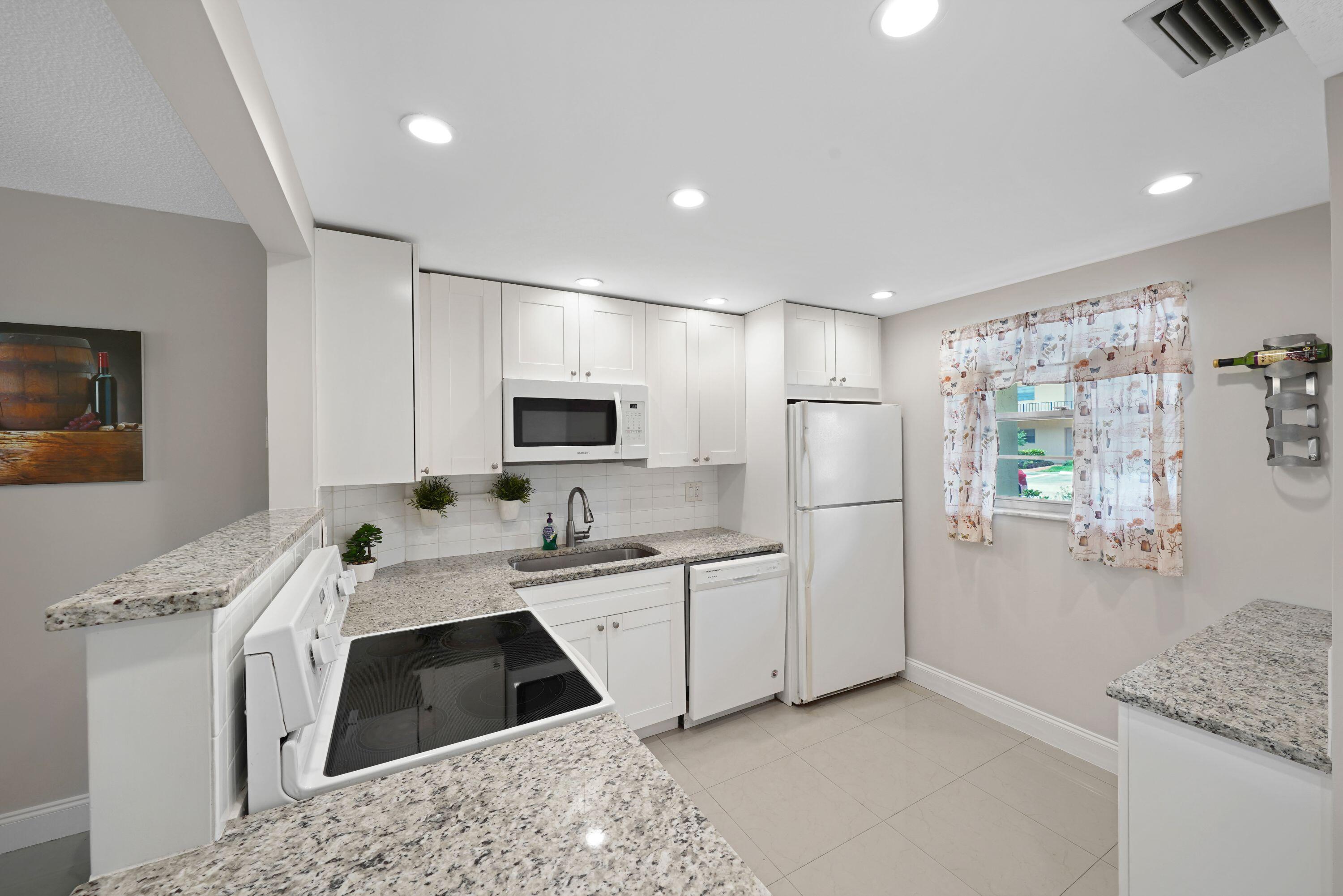 100 Berkley Road, Unit 109 Hollywood, FL 33024 - Photo 3 of 54 2