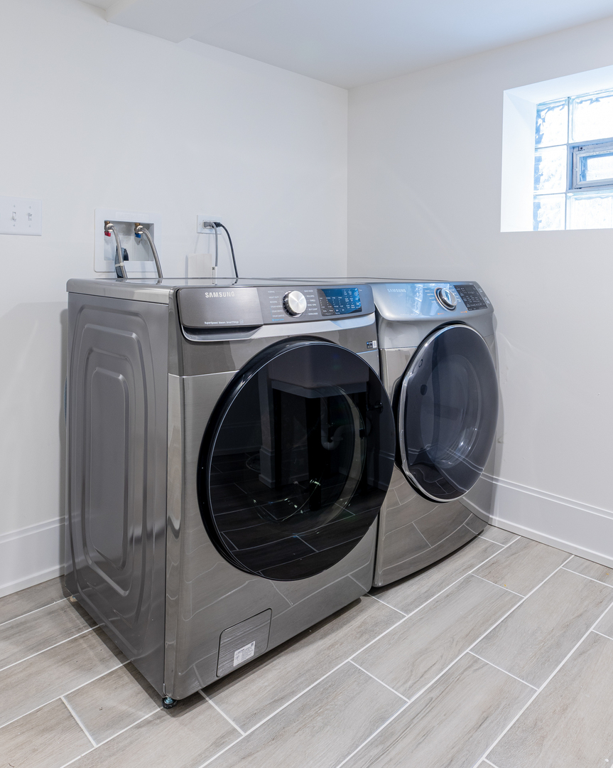5942 West Eastwood Avenue, Unit 1 Chicago, IL 60630 - Photo 5 of 17 a utility room with dryer and washer